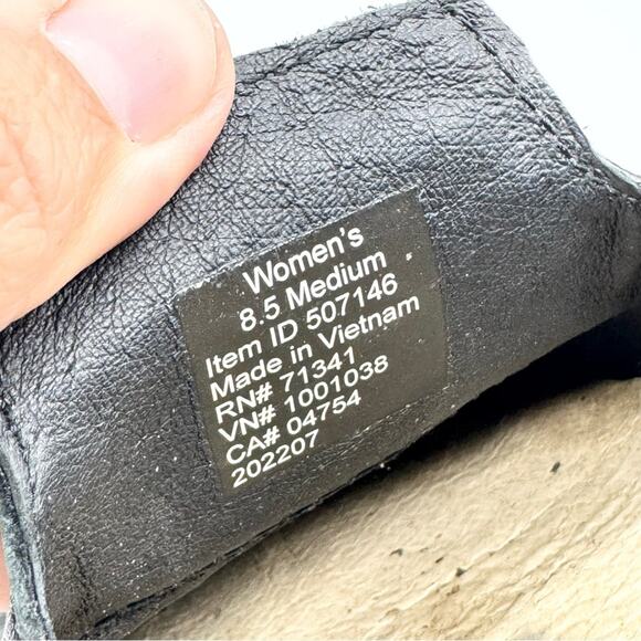 L.L. Bean Stonington Black Leather Slip On Flat Loafers Size 8.5 Minimal Office - Picture 11 of 12